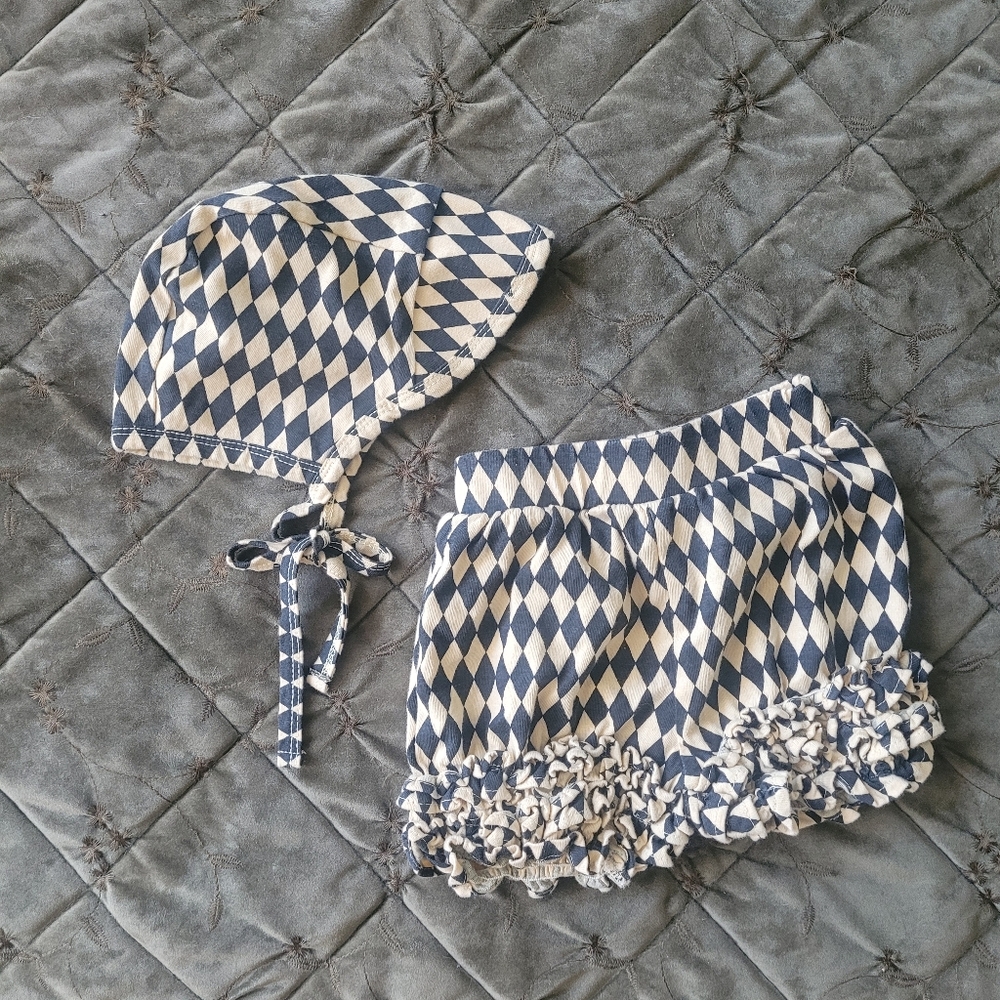 Black and Cream Diamond Patterned Bloomers and Bonnet Set